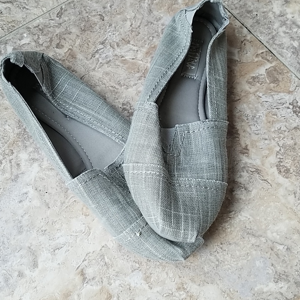 Slip-on sneakers
